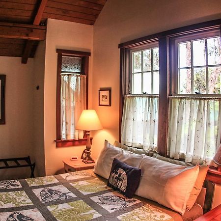 Ferny Hollow: Romantic Rainforest Cottage 볼케이노 외부 사진